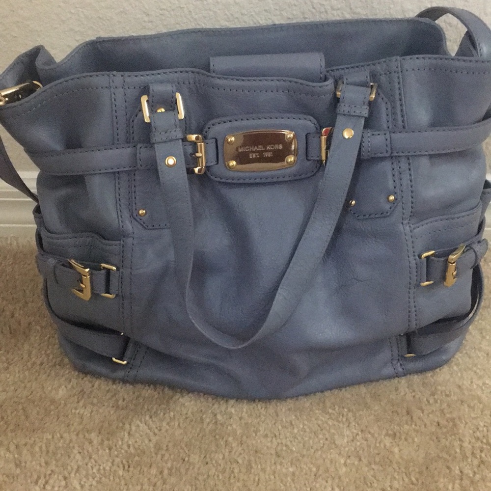 MK messenger bag with removable straps 💯 leather
